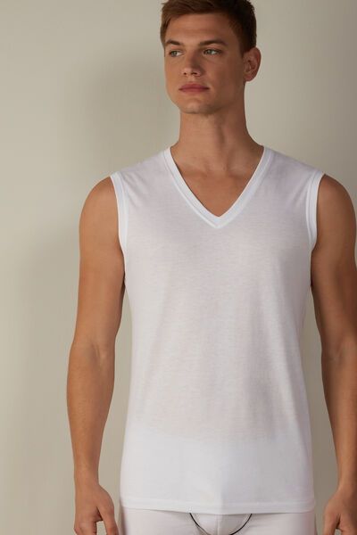 Sleeveless vest top with wide straps and a V-neck in 100% Extra-Fine SUPIMA® Cotton. Incredibly soft and breathable, this premium fiber offers excellent elasticity. The structure of the fabric means it will last wash after wash. A simple, comfortable style that's ideal for any occasion, whether worn as underwear or outerwear. White V-neck Top With Seamless Collar, Classic Cotton V-neck Tank Top, Cotton V-neck Tank Top For Loungewear, Classic V-neck Tank Top For Summer, Cotton V-neck Tank Top, Seamless V-neck Tank Top, Seamless Elastane V-neck Tops, Seamless V-neck Elastane Top, Casual V-neck Elastane Tank Top