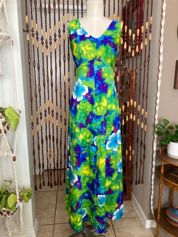 Awesome 60's Hawaiian print maxi dress. This dress is beautiful and flowy, amazing color combo. In excellent condition. Based on measurements it is a modern size large. Very saturated color, no fading. Please see measurements below: Bust 38 inches Waist 33 inches  Hips 46 inches  Length 56 inches Vibrant Green Floral Print Maxi Dress, Vibrant Green V-neck Maxi Dress, Vibrant Print Maxi Dress, Vibrant Maxi Dress With Vibrant Print, Vibrant Green Tropical Print Maxi Dress, Retro V-neck Maxi Dress For Vacation, Retro V-neck Lined Maxi Dress, Vibrant Colorful Floral Print Maxi Dress, Vibrant Floral Print Maxi Dress