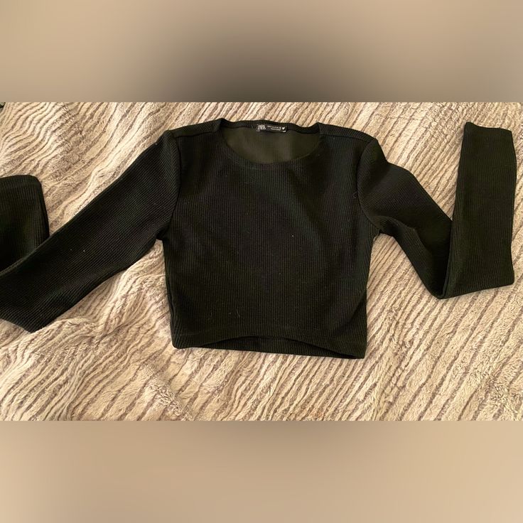 Zara Black Long Sleeve Croptop Sz Small - Never Worn! Fall Crew Neck Crop Top For Party, Fall Party Crop Top With Crew Neck, Fall Crew Neck Crop Top For Night Out, Black Crew Neck Crop Top For Party, Black Cropped Fitted Top, Black Fitted Cropped Top, Solid Cropped Tops For Night Out, Black Crew Neck Top For Party, Black Fitted Crop Top Casual Style