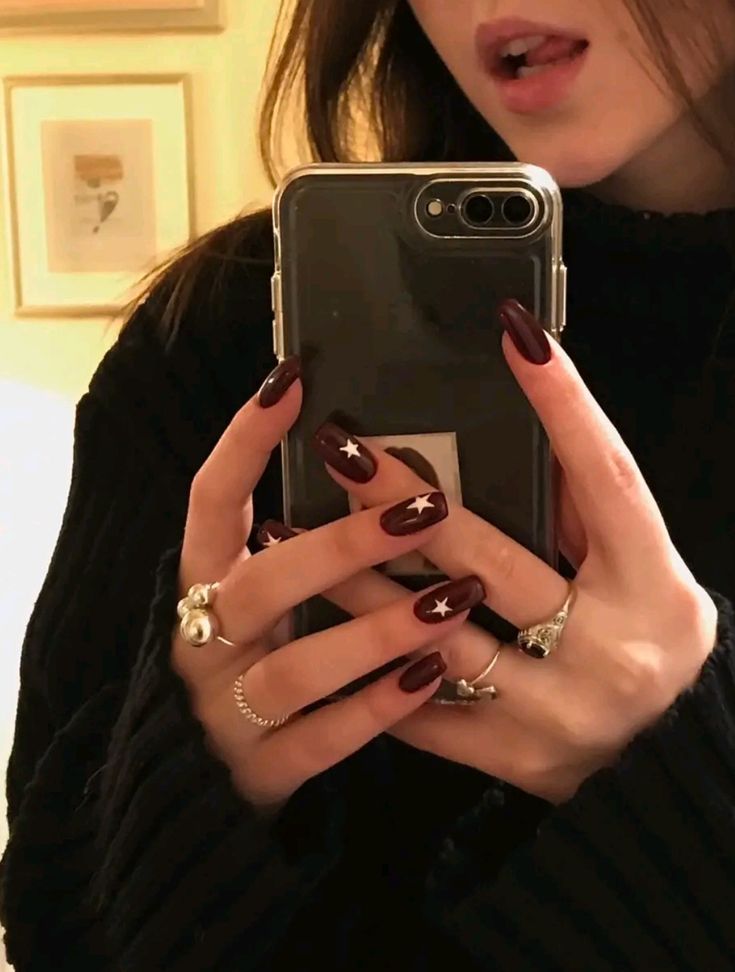 Nail inspo, dark red, drak feminine aesthetic, makeup Insta Pics To Show Off Nails, Mail Inspo Aesthetic, How To Take Pics Of Nails, Mail Inspo 2023 Fall, Mail Inspo Fall, Aesthetic Nail Photos, Dark Fem Nails, Nail Inspo Dark Red, Ok Aesthetic