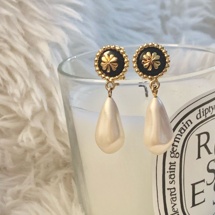 Chanel Vintage Black And Gold Clover Drop Pearl Clip-On Earrings 1920s Jewelry Vintage, 1920s Jewelry, Chanel Earrings, Vintage Pearl, Chanel Vintage, Chanel Jewelry, Vintage Pearls, Clip Earrings, Earrings Color