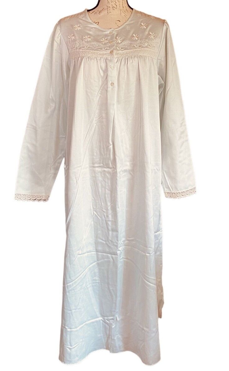 * WHAT IT IS: Vintage Carole Hochman Large Nightgown Poly/Cotton Mint Green Long Sleeve. Satin finish with a soft flannel lining. Long lightweight sleeves. Lace front and trim with embroidered florals. * CONDITION: Very good condition. No holes. No stains. Lace is in excellent condition. Embroidery is in excellent condition. One small pull on garment (pictured). Garment has been cleaned per manufacturers recommendations. * MEASUREMENTS: Under Arms: 22" Length: 50.5" Long Sleeve Sleepwear With Lace Trim For Loungewear, Cotton Sleepwear With Lace Trim For Bedtime, Spring Long Sleeve Chemise For Bedtime, Long Sleeve Spring Chemise For Bedtime, Long Sleeve Chemise For Bedtime In Spring, Long Sleeve Lace Trim Robe For Bedtime, Long Sleeve Lace Trim Sleepwear For Sleepovers, Long Sleeve Nightgown With Lace Trim For Sleepover, Long Sleeve Lace Trim Sleepwear