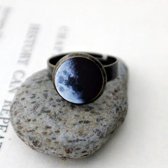 Ever wonder what the moon looked like on your birthday? Or the birth dates of your children? The day you got married? Or the date of a person you love who passed on? We can help you find out and create it into a beautiful, simple adjustable ring for you. Looks great with all of our other birth moon jewelry!To order, please provide the following information : Date (in this format: MM/DD/YYYY), Time Zone, and Approximate Time Of Day (if possible) of the date you wish to celebrate. We will verify y Adjustable Personalized Moon-shaped Jewelry, Personalized Adjustable Moon Shaped Jewelry, Adjustable Moon Phase Ring For Gift, Celestial Moon-shaped Ring As A Gift, Celestial Moon Shaped Rings For Gifts, Celestial Moon-shaped Ring For Gifts, Adjustable Moon Phase Rings For Wedding, Vintage Crescent Adjustable Jewelry, Vintage Adjustable Crescent Jewelry