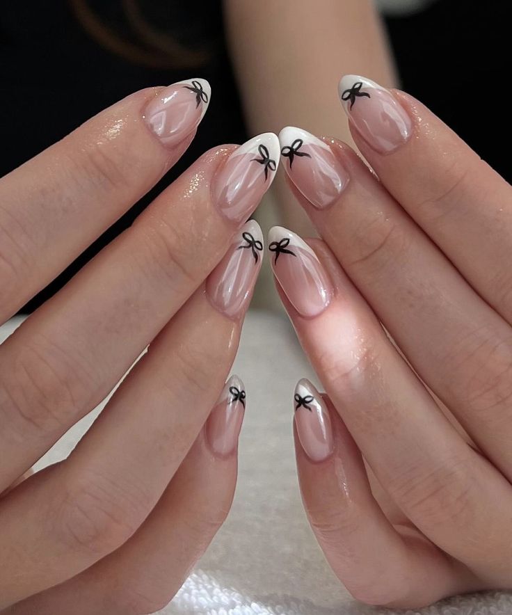 Metal French Nails, That Girl Nails Aesthetic, Clean Girl Nail Designs, Cutesy Nails Acrylic, New York Aesthetic Nails, Paris Nails Aesthetic, Ttpd Nail Ideas, Short N Sweet Nails, Back To College Nails