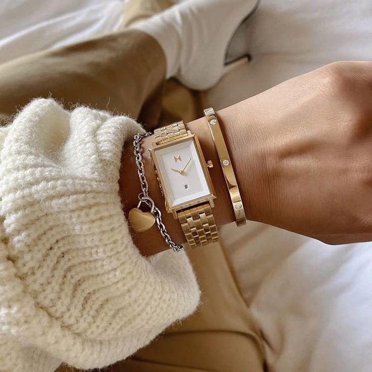 Office Jewelry, Classic Jewelry Pieces, Classy Watch, Heart Padlocks, Gold Watches Women, Premium Watches, Jewelry Essentials, Jewelry Lookbook, Gold Hands