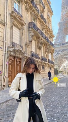 Paris Outfits Aesthetic Winter, Fashion In Paris Winter, Euro Trip Outfits Autumn, Winter Fits Europe, France Aesthetic Outfit Winter, Europe Autumn Outfits 2023, Paris Aesthetic Outfit Winter, Paris Outfits January, Old Money Aesthetic Women Winter