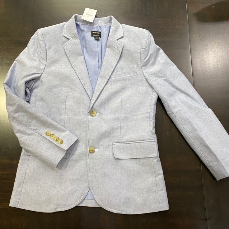 Boys Thompson Blazer Jacket Brand New With Tag Color: Cloudy Blue Oxford Shell: 100% Cotton Body Lining: 65% Polyester, 35% Cotton Sleeve Lining: 100% Polyester Button Closure. Partially Lined Made In Philippines Please Zoom In And Look At Pictures Carefully For Condition From A Pet Free And Smoke Free Environment Classic Spring Button-up Sport Coat, School Blazer With Pockets And Long Sleeves, Long Sleeve School Blazer With Pockets, Long Sleeve Blazer With Pockets For School, Blue Sport Coat With Buttons For Spring, Blue Sport Coat For Spring, Blue Spring Sport Coat, Cotton Blazer With Double Button Closure, Cotton Long Sleeve Blazer With Double Button Closure