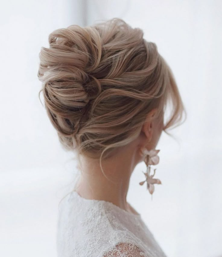 Bridal Messy French Roll Midi Hair Midi Hair, Quick Updo, Mother Of The Groom Hairstyles, Thin Hair Updo, Long Thin Hair, Easy Updo, Wedding Hair Up, Easy Updo Hairstyles, Fancy Hair