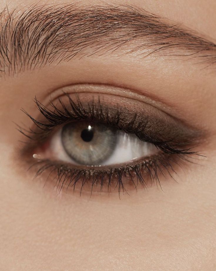 Victoria Beckham Beauty on Instagram: “Sunny summer eyes 🌞  featuring Satin Kajal Liner in Cocoa + Future Lash Mascara. #VBSummerBeauty #VictoriaBeckhamBeauty #CleanBeauty” Born Book, Kajal Liner, Victoria Beckham Beauty, Maquillage On Fleek, Bentuk Alis, Summer Eyes, Kajal Eyeliner, Smink Inspiration, Lash Mascara