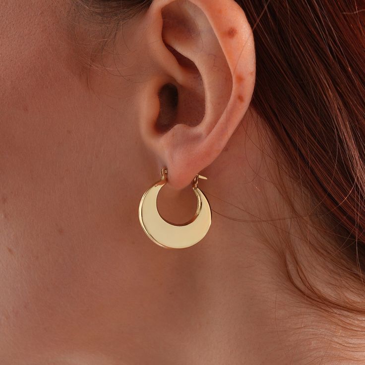 14 Carat Gold Crescent Model Earrings 14 Carat (585) Gold Weight: 2,25 gr. Color: Yellow. The size of the earring is average 2 cm. A great piece to add to every outfit! chains that you can combine with your clothes with the elegance of İpek Silver! * Product Detail Product Content: 14k Gold All our products are sent with İPEK SİLVER Guarantee. Since our products are handcrafted, there may be + - 5% deviation in mine weights. The product are sent with a gift box, package and a gift note of your choice. Your products are sent with the gift box, package and note of your, with the İpek Silver guarantee. *I will put your jewelry in a nice and secure package in order to make sure that it will be delivered to your address safely. This is definitely the perfect gift for him or her. *JEWELERY GIFTS Minimalist Crescent Hoop Earrings, Celestial Style Yellow Gold Round Hoop Earrings, Modern Crescent Jewelry For Pierced Ears, Celestial Yellow Gold Round Hoop Earrings, Crescent Hoop Earrings With Ear Wire, Celestial Style Yellow Gold Hoop Earrings, Celestial Yellow Gold Hoop Earrings, Gold Crescent Hoop Earrings With Moon Phase, Gold Half Moon Hoop Earrings With Moon Charm