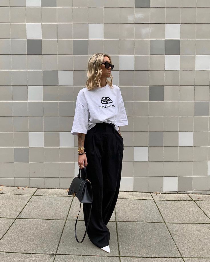 Kim Duong | Germany-Stuttgart on Instagram: “Black and white - can’t go wrong No it’s not my bathroom 🚽” Balenciaga T Shirt Outfit, Balenciaga Outfit, White Tshirt Outfit, White Balenciaga, High Fashion Couture, Balenciaga T Shirt, Tshirt Outfit, My Bathroom, Tshirt Outfits