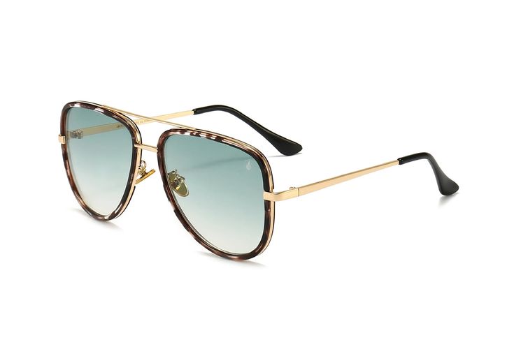 A classic just got even better, with the Robin shades. A Bonfire favorite aviator style with a twist. Happy To Be Here, Aviator Style, Kids Luggage, Eyewear Accessories, Look Stylish, Sunglasses Branding, Aviator Sunglasses, Pharmacy Gifts, Eyewear Sunglasses