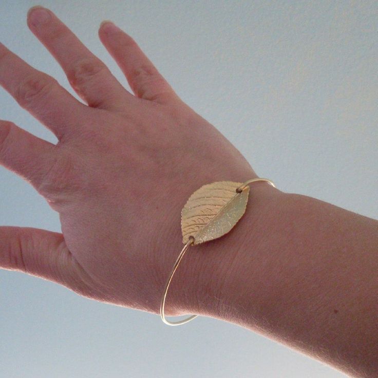 "Autumn Leaf Bracelet - Fall Fashion 2018 - Autumn Jewelry - A gold plated leaf charm will be transformed into a dainty & delicate leaf bracelet with a 14k gold filled bangle band, perfect for Autumn fashion... Also available with a silver plated leaf charm and sterling silver band. More than a fall fashion trend, this nature inspired bangle bracelet can be worn year round. This Autumn leaf bracelet looks great stacked with other bangles from my collection as you can see from the pictures. H Fall Bridesmaid, Bangle Bracelet Gold, Fall Bridesmaids, Autumn Jewelry, Autumn Bracelet, Leaf Bracelet, Wedding Fall, Leaf Jewelry, Autumn Wedding