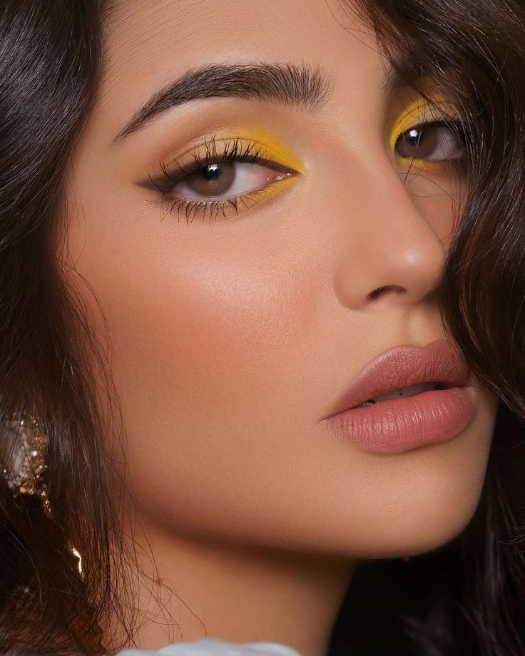 Subtle Colorful Makeup, Yellow Eye Makeup, Dag Make Up, Elegantes Makeup, Mekap Mata, Yellow Makeup, Yellow Eyeshadow, Flot Makeup, Cute Eye Makeup