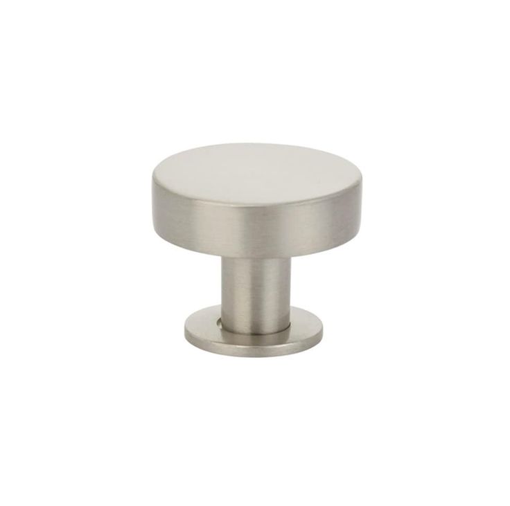 an image of a round knob on a white background with the top in brushed steel