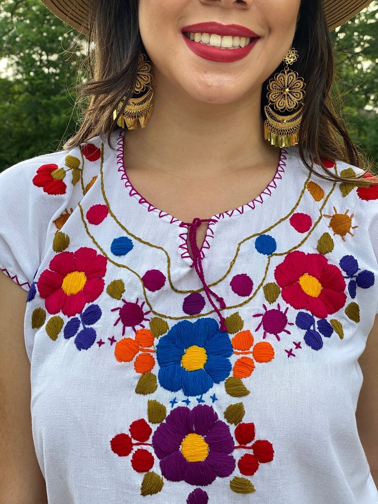 This Beautiful Floral Hand Embroidered Blouse is the perfect Top for Everyday use or a special event. This blouse is hand embroidered by Mexican Artisans and is completely one of a kind! This blouse comes in one size which fits sizes Small and Medium. More Colors Available here: https://www.etsy.com/es/listing/834786779/blusa-floral-bordado-a-mano-blusa-floral?ref=listing_published_alert Multicolor Floral Embroidered Top For Navratri, Navratri Floral Embroidered Multicolor Top, Navratri Multicolor Floral Embroidered Top, Bohemian Peasant Top With Multicolor Embroidered Neckline, Bohemian Peasant Top With Multicolor Embroidery, Bohemian Peasant Top With Embroidered Neckline For Festivals, Bohemian Tops With Intricate Embroidery For Navratri, Bohemian Floral Embroidered Peasant Top For Festivals, Bohemian Blouse With Intricate Multicolor Embroidery