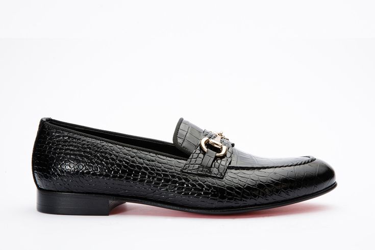 Materials Upper: LeatherLining: LeatherSole : Leather Indulge in refined luxury with our Printed Leather Bit Loafer, a true embodiment of sophistication. Crafted from premium leather, both inside and out, this loafer boasts a unique printed design that adds a touch of contemporary flair.The standout feature is the gold buckle embellishment, positioned tastefully on the top, creating a focal point that exudes opulence. The printed leather exterior showcases an exquisite pattern, combining style a Bit Loafers, Black Leather Shoes, Printed Leather, Printed Design, Monaco, Leather Men, Leather Shoes, Focal Point, Shoes Mens