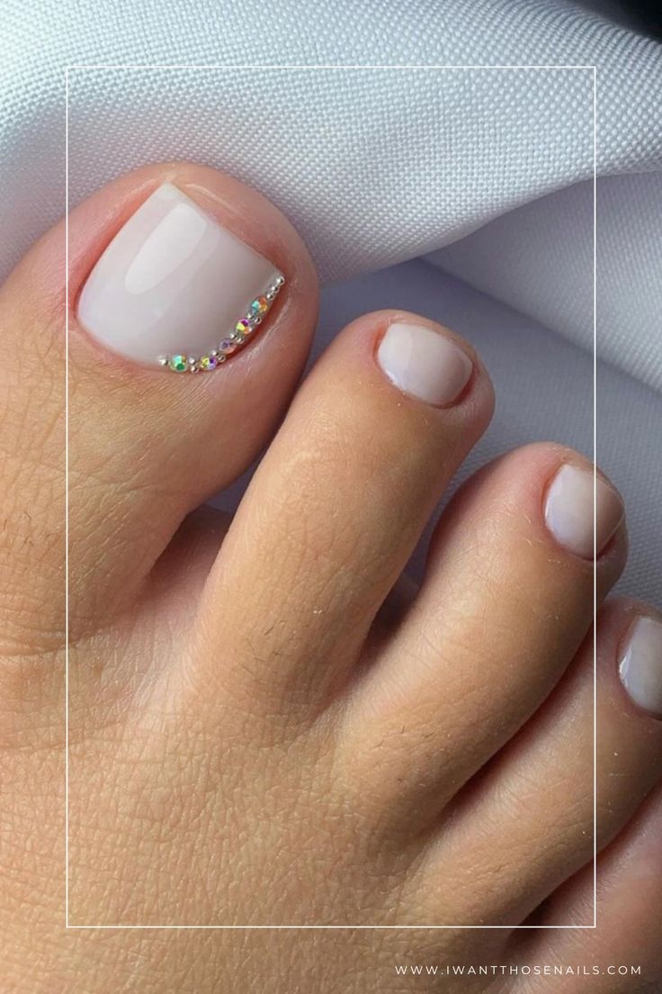 wedding toe nails design Bride Toes Nails, Bridal Toe Nails, Nail Designs Toenails, Wedding Toe Nails, Wedding Toes, White Solid Color, Bridal Nails Designs, Fake Toenails, Pedicure Colors