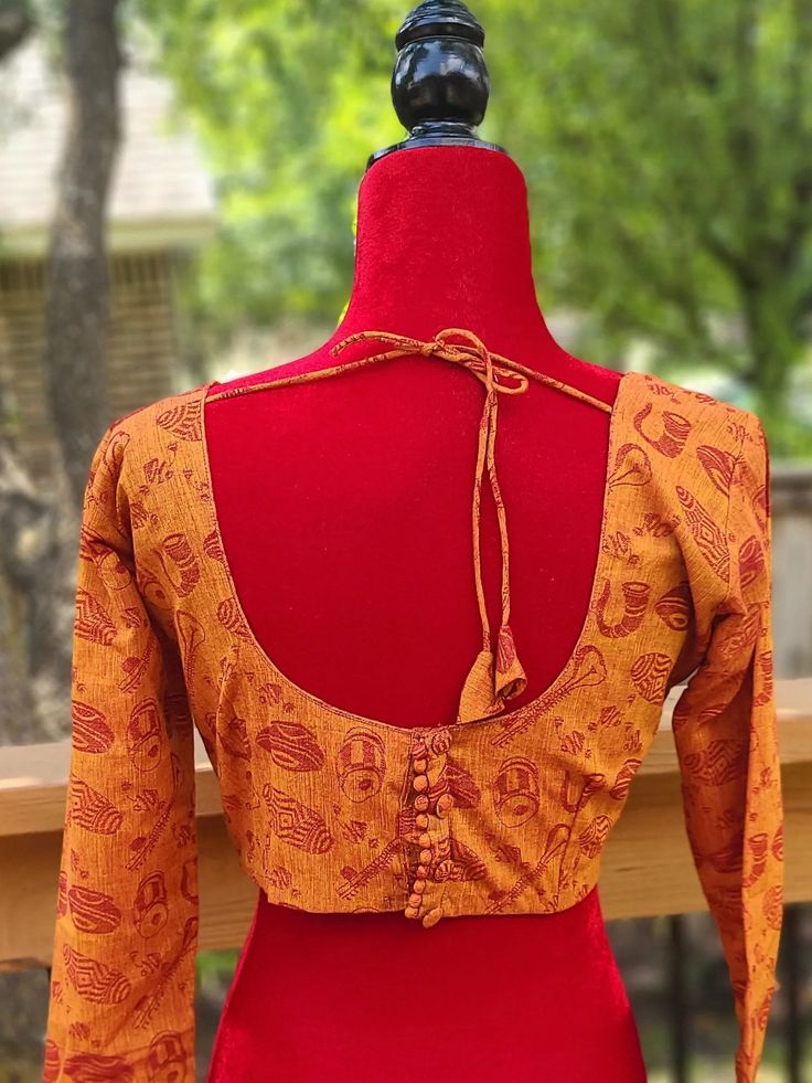 Fabric: Handloon CottonHand tailored and have extra stitches upto 4 inches Body lined! Blouse Crop Top, Kalamkari Blouse, Blouse Crop, Blouse Cotton, Blouse Saree, Cotton Blouse, Crop Top Blouse, Cotton Blouses, Saree Blouse