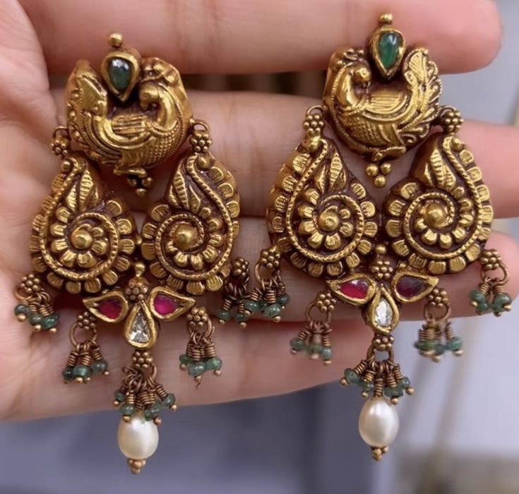 Gold Chandbali Earrings Design, Gold Chandbali Earrings, Gold Chandbali, Wedding Jewelry Sets Bridal Jewellery, Indian Wedding Jewelry Sets, Antique Necklaces Design, Gold Earrings Models, Fancy Jewelry Necklace, Stud Earrings Unique