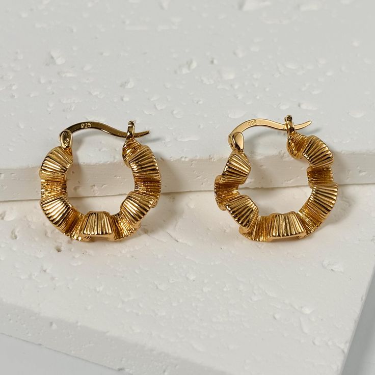 🌻These stud earrings showcase a twisted and curved texture, offering a unique and contemporary look. 🥰This piece is meticulously crafted from S925 sterling silver(total 5.3g) and finished with a luxurious coating of genuine 18k gold plating. 🥰This earrings are adjustable to fit your desired size. 🥰We will send it in a beautiful jewelry box and package it carefully. We offer boxes in blue, green, white, and black. Please leave a message specifying your preferred color 🥰Please leave a message if you need any assistance. Thank you. Elegant Spiral Hoop Earrings As Gift, Elegant Spiral Hoop Earrings For Gift, Handmade Elegant Spiral Earrings, Elegant Handmade Spiral Earrings, Gold-plated Spiral Earrings For Gift, Gold Plated Spiral Earrings As Gift, Gold Plated Spiral Earrings For Gift, Handmade Yellow Gold Huggie Earrings, Elegant Handmade Yellow Gold Huggie Earrings