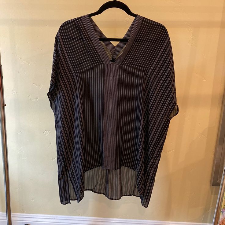 Vince Nwt Black And White Stripe Tunic, Size L. 100% Silk Black V-neck Blouse For Vacation, Black V-neck Blouse For Beach, Black V-neck Beach Blouse, Elegant Black Blouse For Vacation, Linen Long Sleeve Top, Blue White Top, Short Sleeve Tunic Tops, Pink Tunic, Tunic Sweatshirt