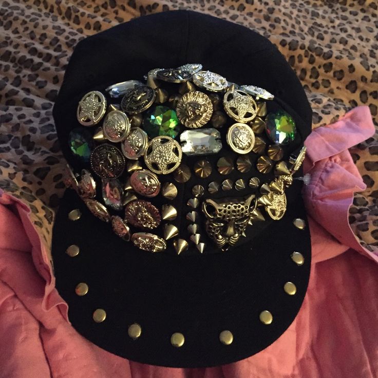 Beautiful Hat Never Worn Looks Great With Jeans Black Snapback Cap For Festival, Black Snapback Hat For Festival, Black Snapback Mini Hats For Party, Trendy Visor Hat For Festivals, Bling Hats, Upcycle Ideas, Beautiful Hats, Diy Clothes, Belts