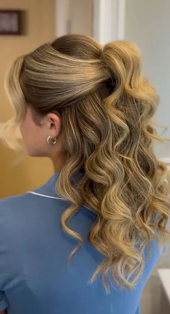 2C Hair: Everything You Need to Know About this Hairdo Half Up Half Down Prom, Cute Prom Hairstyles, Formal Hairstyles For Long Hair, Half Up Half Down Hair Prom, Simple Prom Hair, Hoco Hairstyles, Dance Hairstyles, Prom Hairstyles For Long Hair, Half Updo