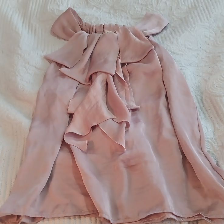 Blush Dusty Pink Very Pretty Blouse With Ribbons Size M. Nwot. Dusty Pink Silk, Silk Sleeveless Top, Pretty Blouses, Ribbon Colors, Pink Silk, Dusty Pink, Sleeveless Top, Blush, Top Blouse