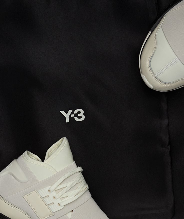 adidas Y-3 seamlessly fuses the innovative spirit of the legendary sportswear giant with the avant-garde vision of fashion pioneer Yohji Yamamoto. This collaboration is renowned for pushing the boundaries of design, creating pieces that reflect a bold commitment to style and performance.Step into the Spring/Summer 2024 collection with the adidas Y-3 Qasa in a sleek white hue. Known for revolutionizing the world of luxury and designer trainers, the Qasa showcases a unique blend of futuristic desi Y3 Adidas, Baskets Adidas, Designer Trainers, Comme Des Garcons Play, Luxury Sneakers, Avant Garde Fashion, Chuck 70, Sports Brands, Low Sneakers