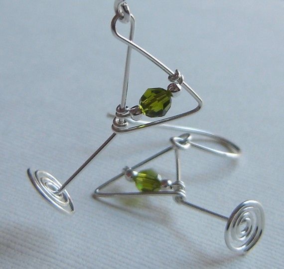 Diy Wire Jewelry, Earrings Inspiration, Homemade Jewelry, Work Jewelry, Wire Wrapped Earrings, Wire Earrings, Hand Made Jewelry, Glass Earrings, Martini Glass