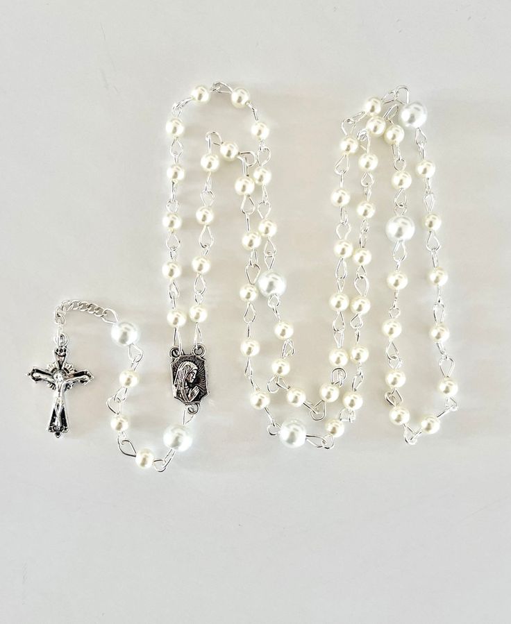 Handmade rosary was made with silver metal wire, 4mm off white and 6mm white faux glass pearls. Images of Our Lady on both sides of the rosary center piece. Comes in a gift pouch Green Tourmaline Jewelry, Small Rosary, Handmade Rosary, Pearl Rosary, The Rosary, Tourmaline Jewelry, Dark Turquoise, Gift Pouch, Religious Gifts