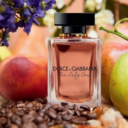 Dolce And Gabbana Perfume, Hermes Perfume, Celebrity Perfume, Perfume Scents, Perfume Lover, Perfume Design, Fragrance Set, Heart Notes, Fragrance Spray