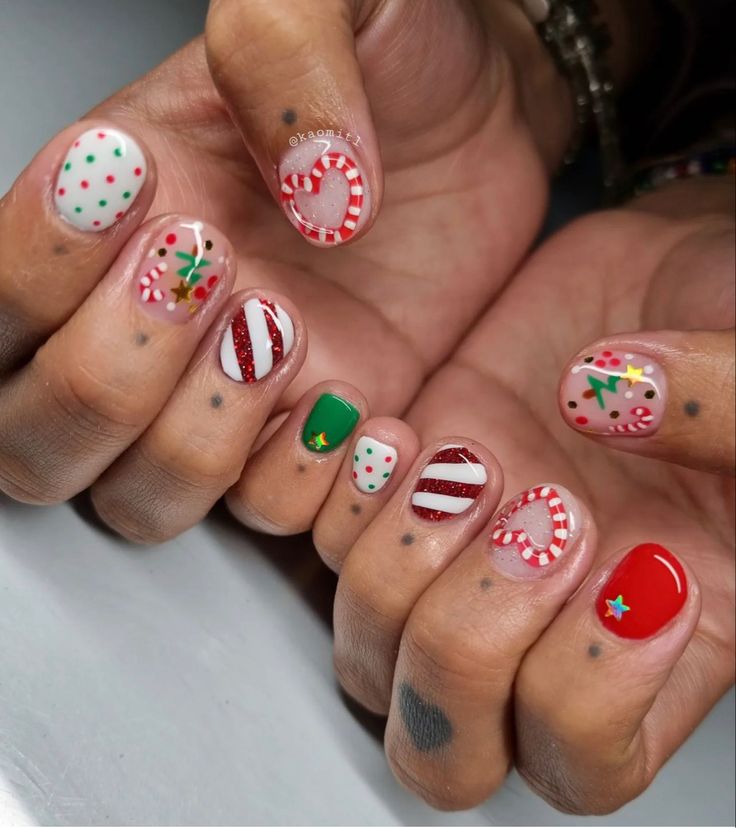 Funky Nails Christmas, Christmas Nails Santa Claus, Christmas Nails Colorful, Christmas Nails Crazy, Christmas Nails Funky, Funky Christmas Nails Design, Christmas Bauble Nails, Colourful Christmas Nails, Willy Wonka Nails