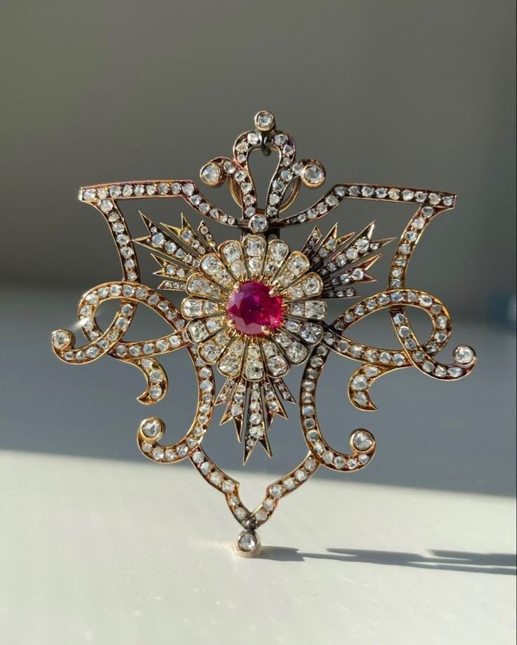 Handmade Brooch Recycling: No Silver weight: 23.800 Grams Brooch: Length: 2.50 Inches Brooch width: 2.50 Inches Gemstone: American Diamond (zircon) & Ruby Diamond weight: 8.21 ct Diamond shape: Round Diamond colure: white Ruby weight: 2.90 Ruby: Lab created Material: Silver Silver purity: 925 Stone putting: Prongs & Pave Brooch Finished: Oxidized Black & Gold plated Luxury Brooches With Rose Cut Diamonds, Exquisite Yellow Gold Diamond Brooches, Luxury Brooches With Intricate Design, Ornate Diamond Brooches For Formal Occasions, Ornate Diamond Brooch For Formal Wear, Exquisite Diamond Brooches In Yellow Gold, Ornate Diamond Brooch For Formal Occasions, Victorian White Gold Pendant Brooches, Ornate Diamond Brooches With Intricate Design