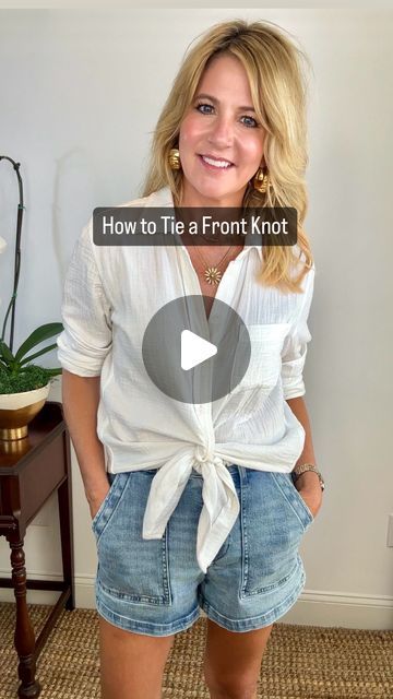 Tracey Rogers on Instagram: "Comment “shop” for links to my outfit 🖤  If you want a front tie knot without the bulk, this is how you do it!  Make sure you’re following my account for more style tips 😉  Shirt & shorts are @jcrewfactory. My shirt is a gauze material which is perfect for summer. I love these shorts so much I even have them in white!  My earrings are @jcrew and are very lightweight while still making a statement.   My necklaces were gifts from my husband, but I’m linking similar ones to achieve the same look 😊  Follow my shop @TraceyRogersStyle on the @shop.ltk app to shop this post and get my exclusive app-only content!  #liketkit #LTKOver40 #LTKVideo #LTKStyleTip #fashionover50 #fashionover40 #over50style #over40style #wearingtoday #outfitsstyling #ootddetails #outfitinsp White Blouse With Scarf Outfit, How To Tie A Front Tie Shirt, Tying Knot In Shirt, How To Tie Bottom Of Shirt, Tying Shirts Knot Diy, How To Tie A Shirt Knot Button Up, How To Tie A Blouse Knot, Gauze Shirt Outfit, Knot In Shirt