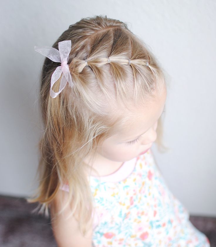 Put elastics in a diagonal pattern on her head; super cute and easy little girl hair style Toddler Bun Hairstyles, Toddler Girl Hairstyles Short Hair, Short Hair Baby Girl Styles, Quick Girls Hairstyles Kids, Toddler Princess Hair, Simple Toddler Hairstyles, Toddler Girl Hairstyles, Toddler Hairstyles Girl Fine Hair, Girl Hairdos