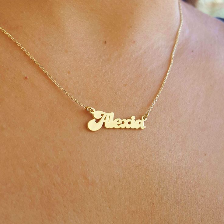 This elegant Personalized Name Necklace is the perfect way to celebrate your loved ones with a touch of gold. Crafted with care, this gold name necklace features a beautiful cursive design that adds sophistication and charm to any outfit. Whether you're looking for a gift for her, a Christmas gift, or a thoughtful Mother's Day gift, this necklace is an excellent choice. Perfect for moms, wives, or as a treat for yourself, the personalized name is delicately placed on a stunning gold necklace, ma Personalized Gold Custom Name Necklace, Yellow Gold Name Charm Necklace For Birthday, Yellow Gold Name Charm Necklace For Birthday Gift, Customized Gold Name Necklace For Valentine's Day, Customizable Gold Charm Necklace For Birthday, Personalized Yellow Gold Charm Necklace For Birthday, Personalized Gold Necklaces With Names, Personalized Name Gold Necklaces, Custom Name Gold Necklace For Valentine's Day