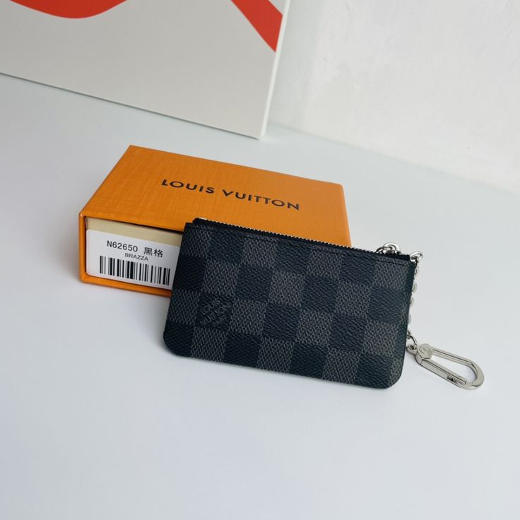 This Damier canvas pouch holds loose change and keys and slips easily into a handbag or coat pocket. Size: 12×7cm Louis Vuitton Yayoi Kusama, Louis Vuitton Capucines, Lv Purse, Loose Change, Medium Handbags, Coat Pocket, Lv Belt, Lv Handbags, Lv Wallet