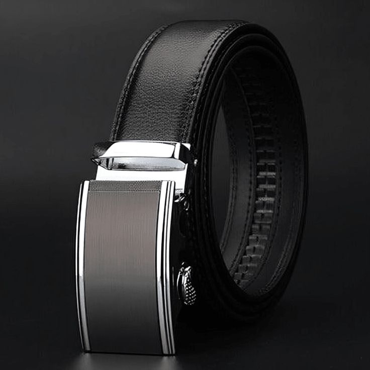 Our Giuli suit Belt is the perfect accessory to complete an elegant and polished look. Made of leather with subtle stitching and a black rectangular buckle adorned with a metal alloy, it features a width of 3.5 cm and a thickness of 3 mm. It will perfectly complement your suit or dress pants, giving you a chic and refined style. Experience elegance with the Giuli model! Modern Black Rectangular Belt, Classic Black Belt For Business Casual, Classic Silver Belt For Formal Occasions, Classic Black Belt Buckles, Leather Belts With Silver Buckle For Business, Classic Silver Formal Belt, Silver Classic Formal Belt, Silver Leather Belts For Business, Elegant Black Leather Belts And Suspenders