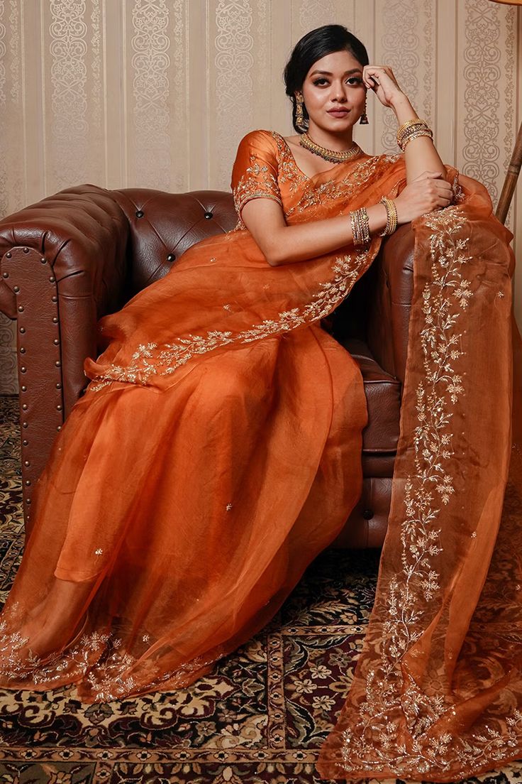 Blouse Satin, Brocade Saree, Peach Saree, Simple Saree Designs, Orange Saree, Simple Sarees, Indian Fashion Saree, Saree Designs Party Wear, Indian Dresses Traditional