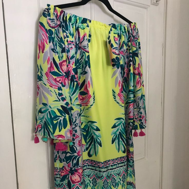 Lilly Pulitzer Payge Dress Bauble Yellow Lemur Alone Engineered Dress. Nwt. Holy Grail Item. Beautiful Color For The Summer And Beaded Detailing On The Sleeves. Built In Elastic Straps To Keep Dress In Place And Off The Shoulders. Runs Very Generous On Size - Could Easily Fit A Small. **Has Minor Thread Snag On Back Of Right Sleeve. Yellow Vibrant Print Dress For Brunch, Yellow Dresses With Vibrant Print For Brunch, Yellow Dresses With Vibrant Print For Spring, Yellow Maxi Dress With Vibrant Print, Vibrant Printed Yellow Dress, Vibrant Yellow Printed Dress, Yellow Printed Dress For Brunch, Vibrant Yellow Vacation Dress, Vibrant Yellow Spring Dresses