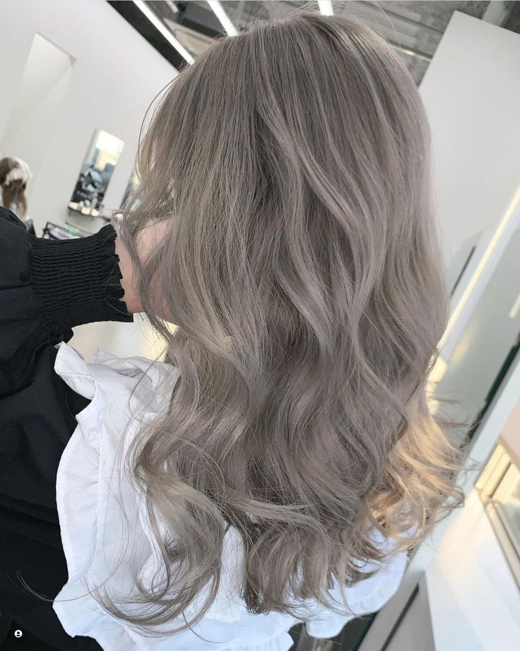 Silver Ash Hair, Ash Blonde Hair Balayage, Ash Grey Hair, Gray Balayage, Grey Blonde Hair, Grey Hair Dye, Ash Blonde Hair Colour, Beige Hair, Korean Hair Color