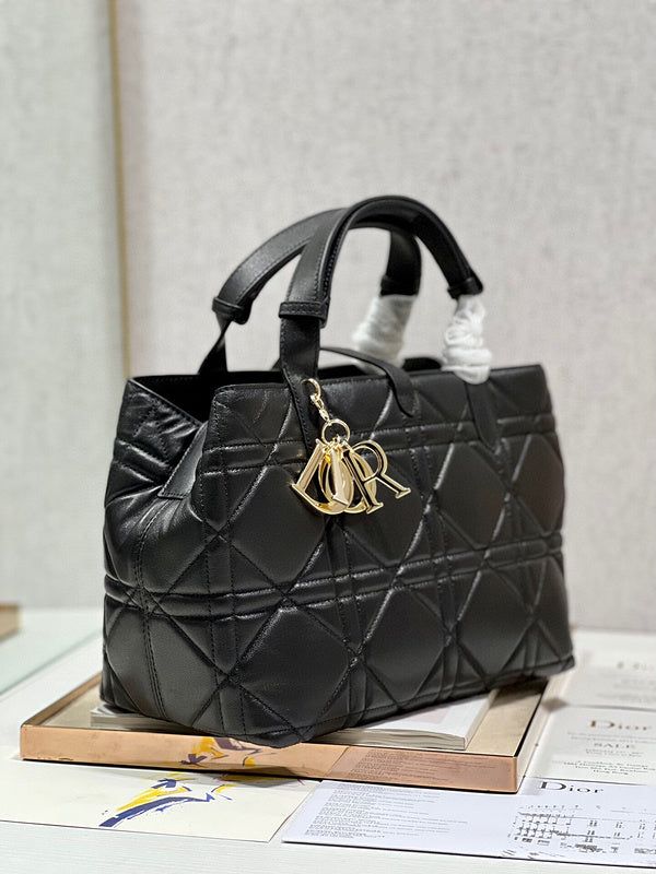 Charm - Dir Bags - 1595 A+ Excellent Quality; Contact us if you've any questions in your mind. Bri Aesthetic, Luxury Women, Dior Bag, Chanel Bag, Evening Bags, Mini Bag, Luxury Bags, Contact Us, Fashion Bags