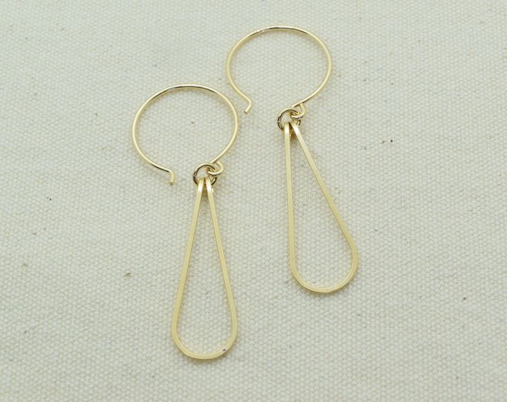 Elan Gold EarringsDiscover simple, lightweight jewelry that makes you feel beautiful everyday! Minimal and delecate, Cloverleaf Jewelry. #simplejewelry #cloverleafjewelry #whattowear #lightweightjewelry #simplefashion #bestgiftidea #delicatenecklace #minimalstyle Everyday Hypoallergenic Teardrop Linear Earrings, Minimalist Dangle Teardrop Earrings, Minimalist Teardrop Dangle Earrings, Simple Teardrop Earrings For Pierced Ears, Minimalist Teardrop Dangle Earrings With Ear Wire, Minimalist Teardrop Linear Earrings For Everyday, Simple Teardrop Earrings For Everyday, Everyday Minimalist Teardrop Dangle Earrings, Simple Gold Teardrop Earrings