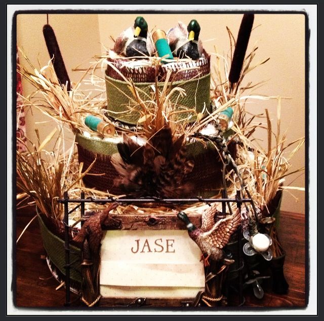 there are two baskets with ducks in them and one has a sign that says jasse