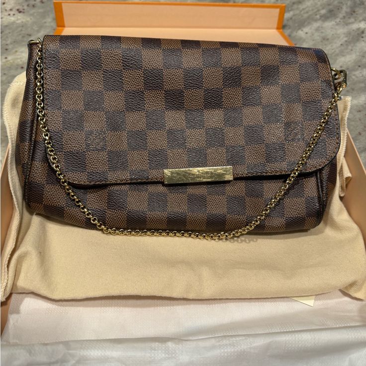 Excellent Condition Lv Damier Ebene Favorite Mm. Box, Dust Bag, Receipt Included. Crossbody Or Convert To Shoulder Bag Or Clutch. Hardware Has Some Scratches, See Pictures. Also Some Wear On Leather Strap And Lining, See Pics. Lv Multi Pochette Bag, Lv Favorite Mm, Louis Vuitton Favorite Mm, Lv Damier, Favorite Mm, Louis Vuitton Checkered Bag, Lv Damier Ebene, Louis Vuitton Brown Bag, Louis Vuitton Damier Azur Pochette