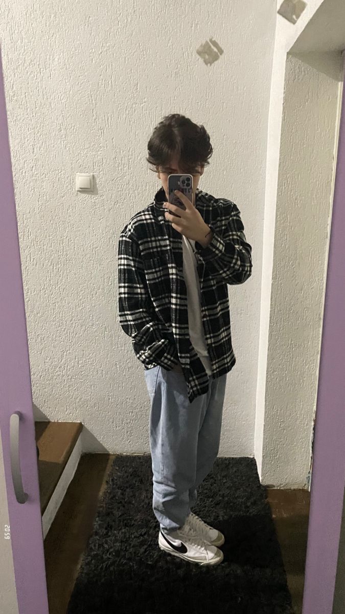 Flannel And Sweatpants Outfit, Flannel Over Hoodie Outfit, Flannel Outfits Boys, Flannel Over Hoodie, Outfit Ideas Flannel, Men Flannel Outfits, Verano Aesthetic, Flannel Outfits Aesthetic, Flannel Boy