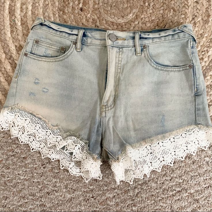 Free People Lace Trim Denim Shorts Size 27 Nwot, Never Worn Light Wash, Distressed Lace Hem Size 27 Summer Denim Bottoms With Lace Trim, Denim Bottoms With Lace Trim For Summer, Casual High Waist Bottoms With Lace Trim, Casual Blue Bottoms With Lace Trim, High Waist Bottoms With Lace Trim For Spring, Casual Lace Trim Short Bottoms, White Mid-rise Denim Jean Shorts, White Denim Cutoff Bottoms, High Waist Cotton Bottoms With Lace Trim