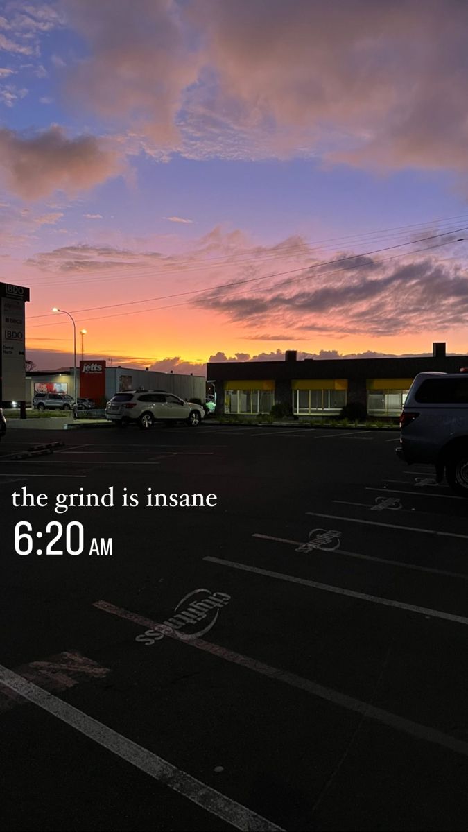 Workout Early Morning, Early Morning Gym Routine, Morning Run Motivation, Early Morning Instagram Story, Early Morning Photoshoot, Gym Early Morning, Early Morning Vision Board, Morning Running Aesthetic, Getting Up Early Motivation